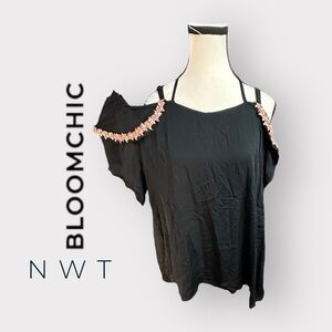 🆕 NWT Bloomchic 1X Black Open Shoulder Floral Trim Embroidered Halter Tie Top